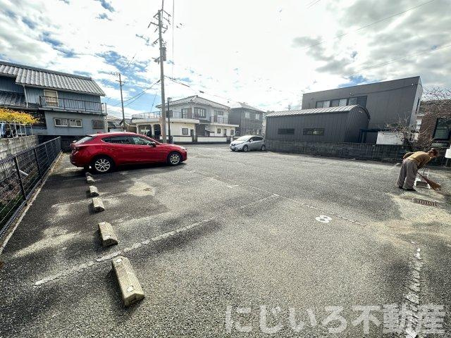 コーポ花水木の駐車場