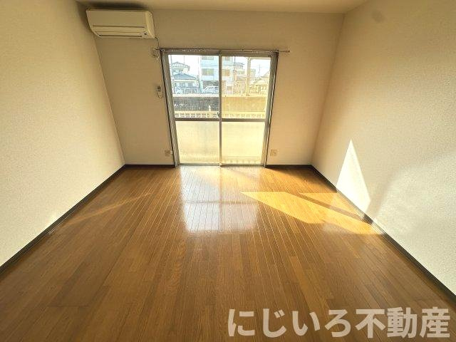シティステイション弐番館の居間・リビング