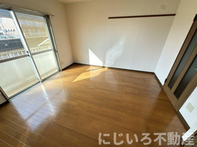 シティステイション弐番館の居間・リビング
