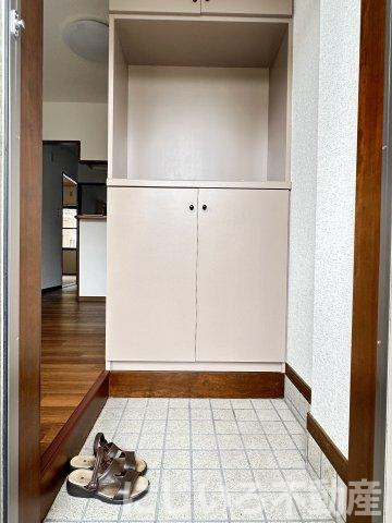 フローラルシャトーの玄関