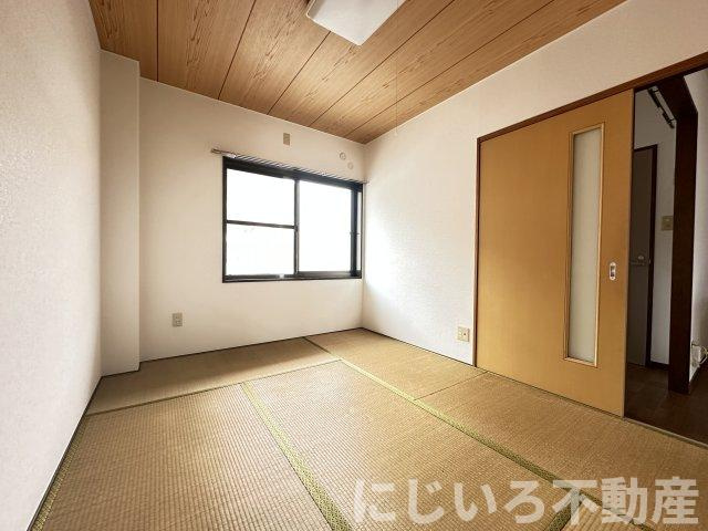 フローラルシャトーの居間・リビング