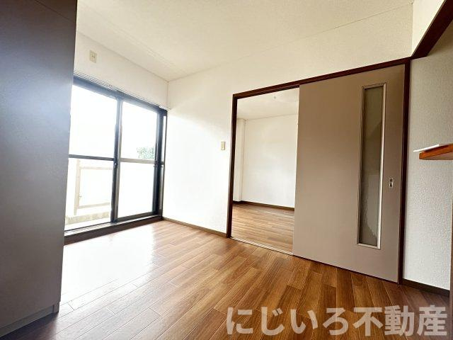 フローラルシャトーの居間・リビング