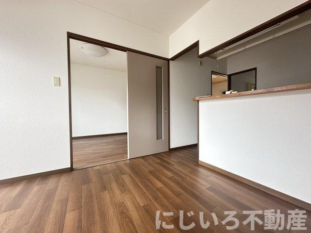 フローラルシャトーの居間・リビング