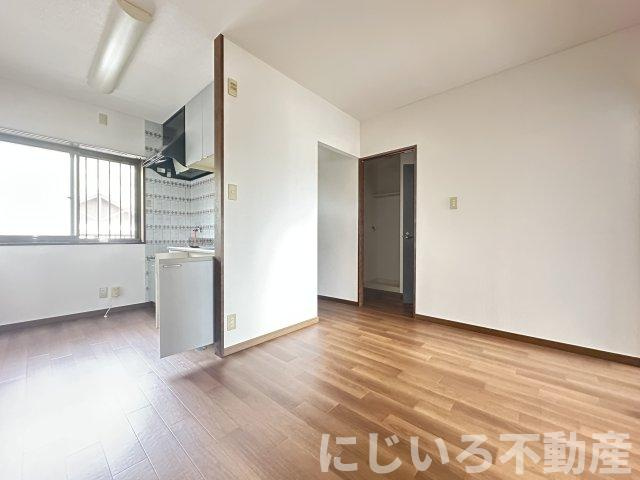 フローラルシャトーの居間・リビング