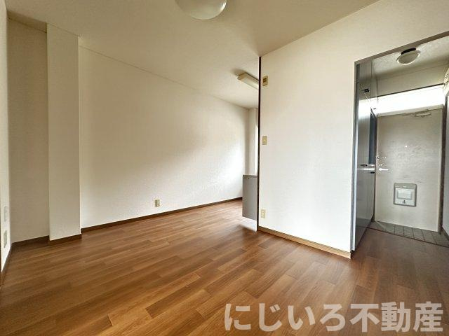 フローラルシャトーの居間・リビング