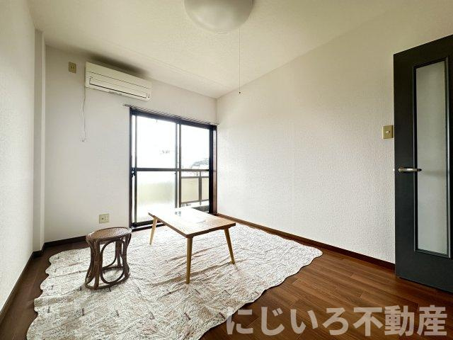フローラルシャトーの居間・リビング