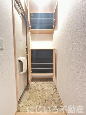 ルミナス富岡Aの玄関