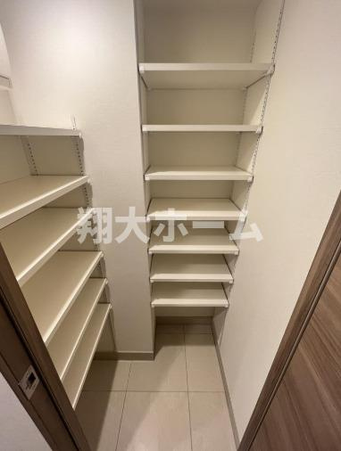 クレイシア秋葉原ラグゼスウィートの玄関