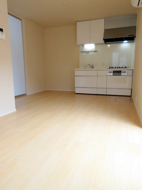 Ｃｏｍｆｏｒｔ　田端の居間・リビング|キレイなフローリングのお部屋です