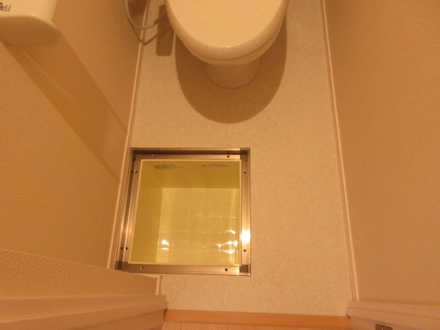 Ｃｏｍｆｏｒｔ　田端のトイレ|トイレにも床下収納あります