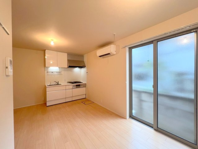Ｃｏｍｆｏｒｔ　田端の居間・リビング|キレイなフローリングのお部屋です