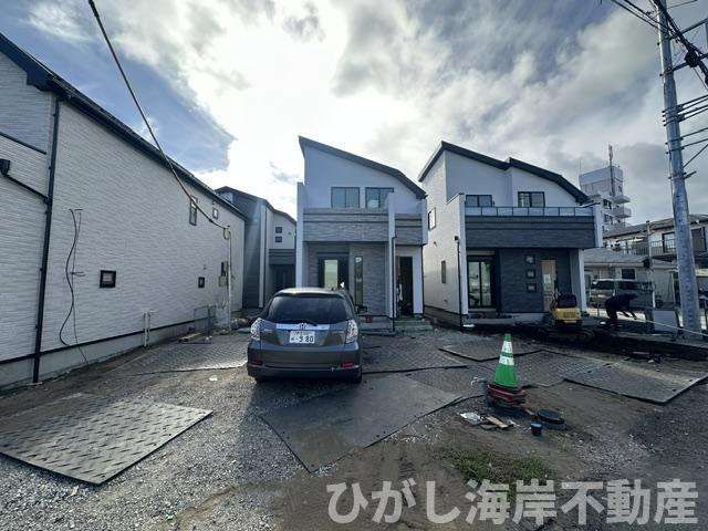 藤沢市辻堂元町２丁目　新築戸建　全４棟の外観|8月8日撮影　建築中　現地外観