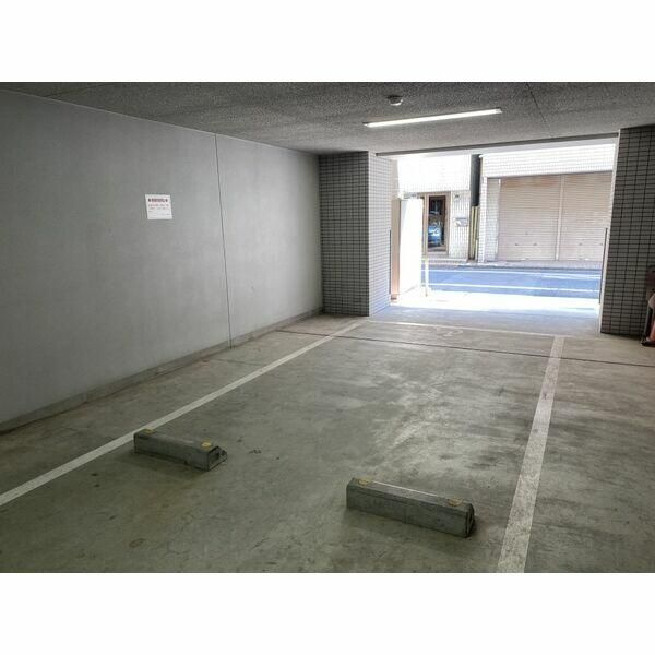 グランスタイル浅草の駐車場