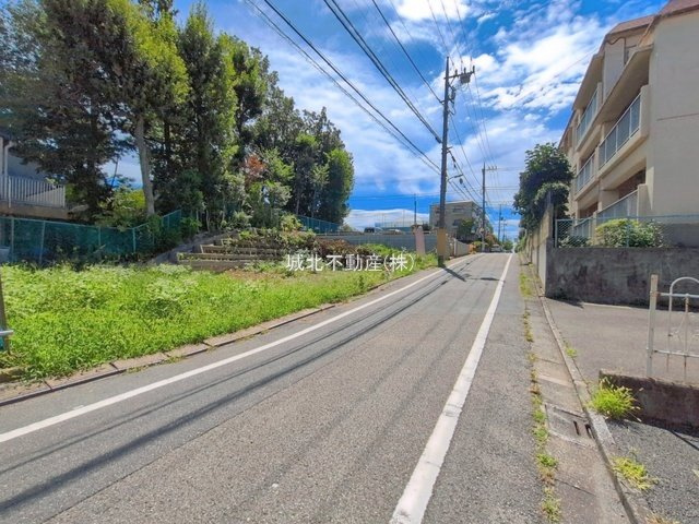 杉並区上井草2丁目 全3棟 3号棟 の前面道路含む現地写真|伸びやかな西側5.4㎡公道に面する全3棟2号棟
上井草の生活しやすい住環境です