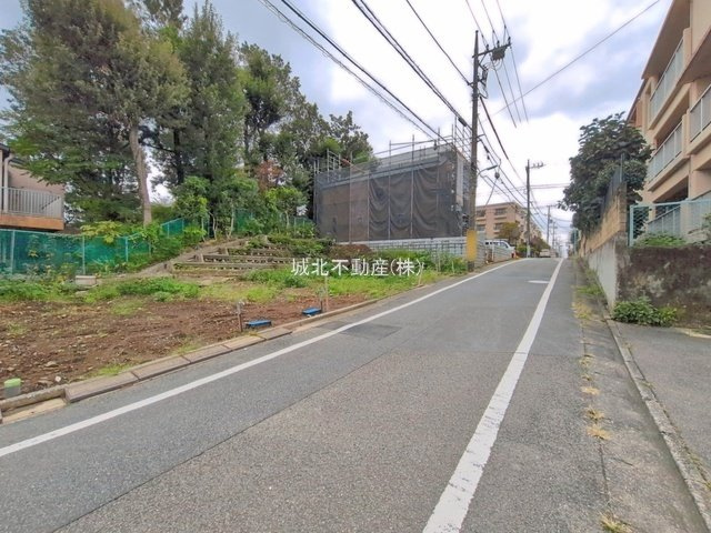 杉並区上井草2丁目 全3棟 3号棟 の前面道路含む現地写真|伸びやかな西側5.4㎡公道に面する全3棟2号棟
上井草の生活しやすい住環境です