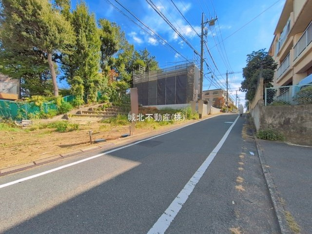 杉並区上井草2丁目 全3棟 3号棟 の前面道路含む現地写真|伸びやかな西側5.4㎡公道に面する全3棟2号棟
上井草の生活しやすい住環境です