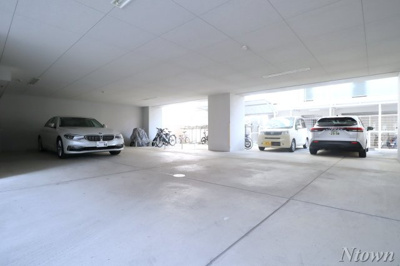 【駐車場】 | ヴェーラ　カーサ　ウルバーナ | 車をお持ちの方に嬉しい駐車場付きの物件です