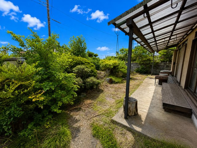 茨城県潮来市延方西　中古戸建の庭|※画像の一部はAIを用いて加工・編集しています。実際の状況と異なる場合がありますので、ご了承下さい。
