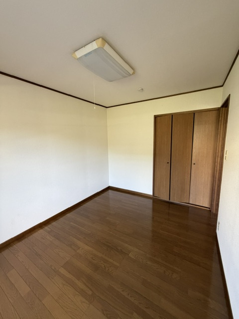 プレザントiの洋室