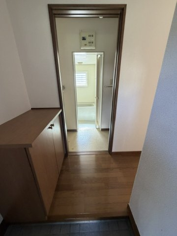 プレザントiの玄関