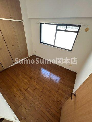 カウリー芦屋の寝室|広くて明るい寝室