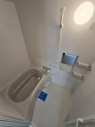 エステイトE桂川B棟の浴室|洗髪洗面化粧台完備。脱衣所付きで毎日が快適なバス・トイレ別