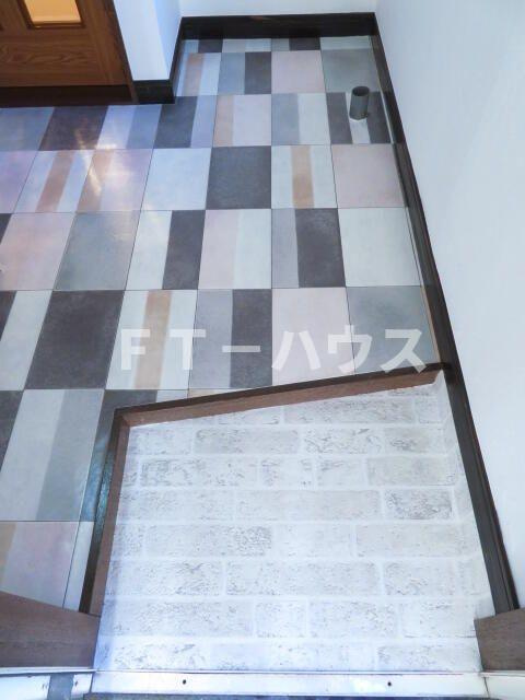 シャトレＢの玄関