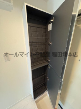 川崎市多摩区菅北浦２丁目のアパートのエントランス