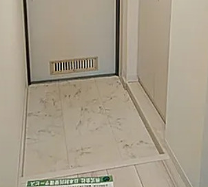 エルスタンザ東綾瀬の玄関