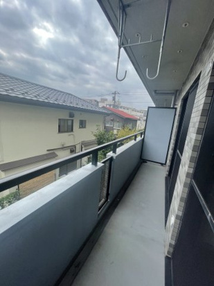横浜市戸塚区平戸町のアパートのバルコニー
