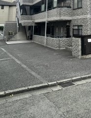 横浜市戸塚区平戸町のアパートのエントランス