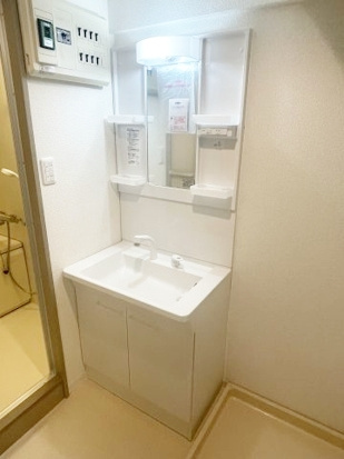 横浜市戸塚区平戸町のアパートの洗面所