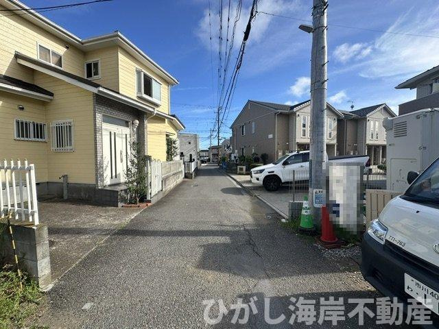 藤沢市辻堂元町２丁目　新築戸建　全４棟の前面道路含む現地写真|8月8日撮影　建築中　現地外観