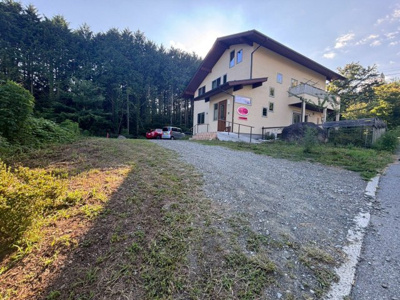 【前面道路含む現地写真】 | 北杜市大泉町谷戸　事務所兼住宅　6SLDK