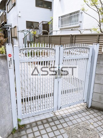 杉並区高円寺南３丁目のアパートのエントランス