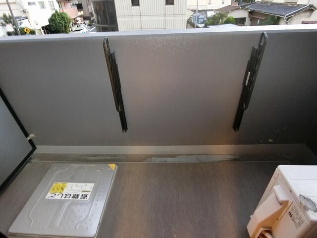 ミレドゥーエ両国のバルコニー
