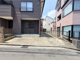 【駐車場】 | 片倉町戸建 | 敷地内に２台駐車可能