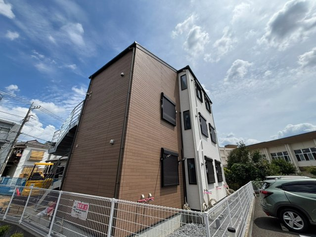 川崎市多摩区菅北浦２丁目のアパートの外観