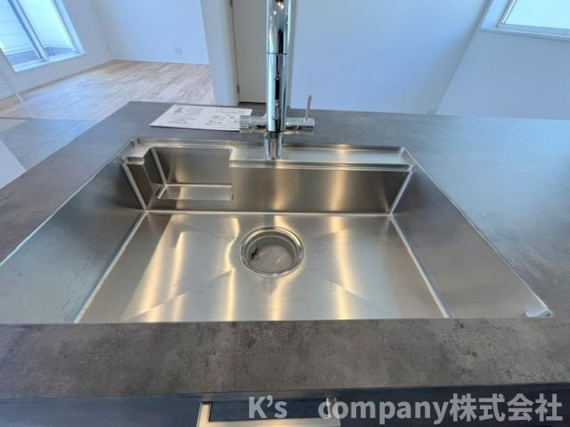 藤沢市鵠沼海岸5丁目　新築戸建のキッチン|耐久性に優れたステンレス素材のシンク◇