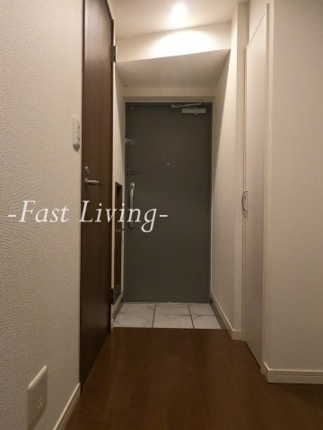 オーキッドレジデンス神田錦町の玄関