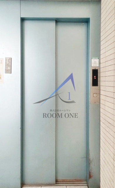 東一コーポのその他共用部分|エレベーターです。