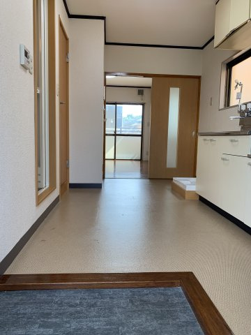 深谷ハイツのその他|他のお部屋の参考写真となります。※キッチンの窓はございません。