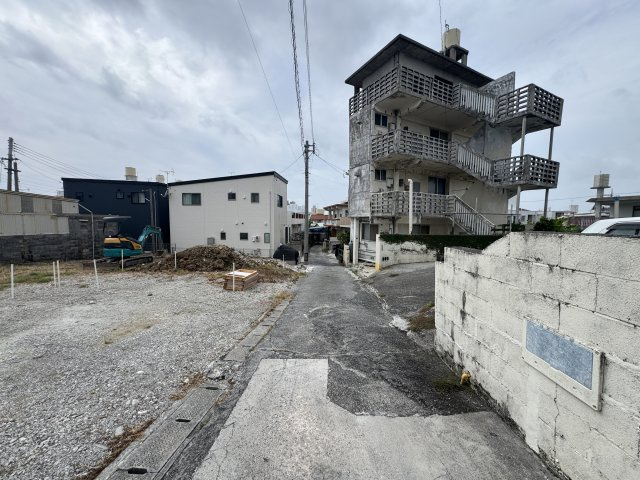 浦添市西原1丁目（全2区画）｜建築条件なし スーパー 徒歩10分以内