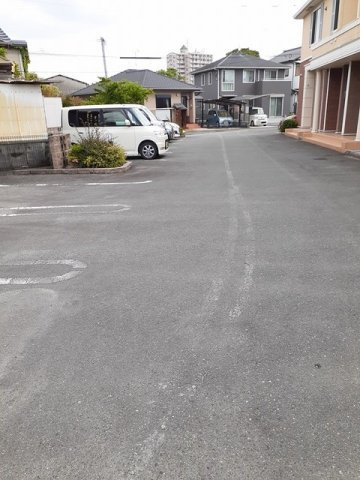 ＳＵＮ・ＢＲＩＧＨＴの駐車場