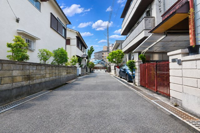 Happikuru Town箕面5丁目建築条件有売土地の前面道路含む現地写真|前面道路幅員　約4ｍ