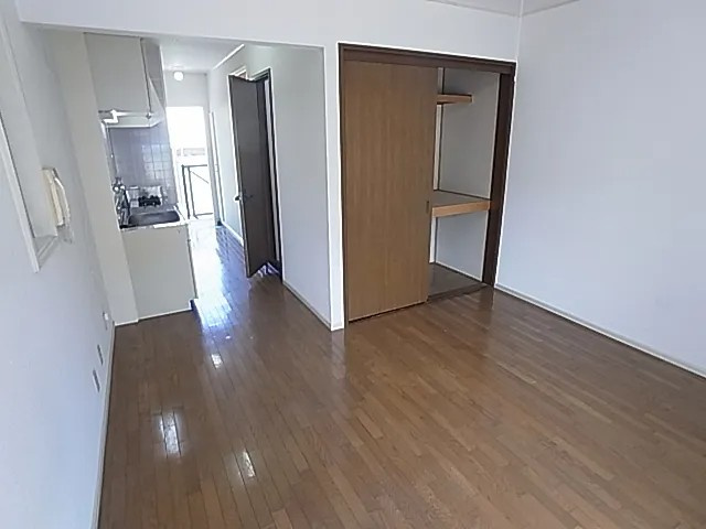 メゾン岡本の居間・リビング