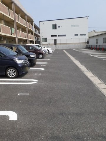 ラ　フローラの駐車場