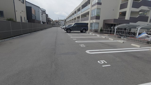 エルヴィータ大山崎の駐車場