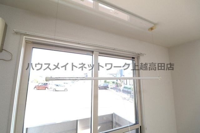 プルーリオン F棟の展望|室内物干し（参考同型室内写真101号室）