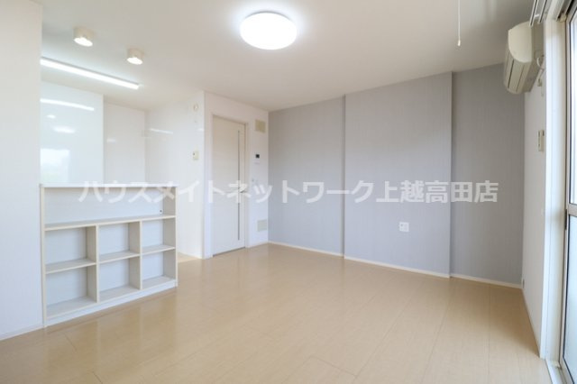 プルーリオン F棟の居間・リビング|ＬＤＫ11.5帖（参考同型室内写真101号室）